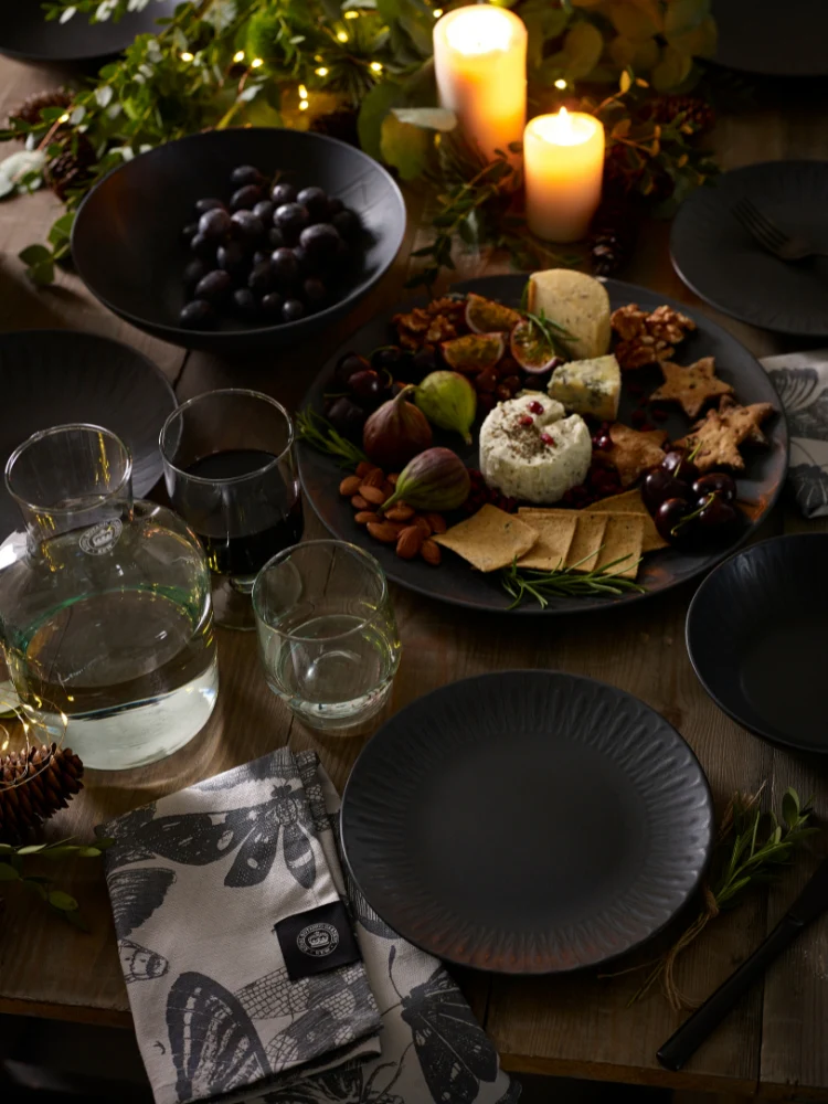 Kew Gardens Living Jewels Black Charger Plate - Image 4