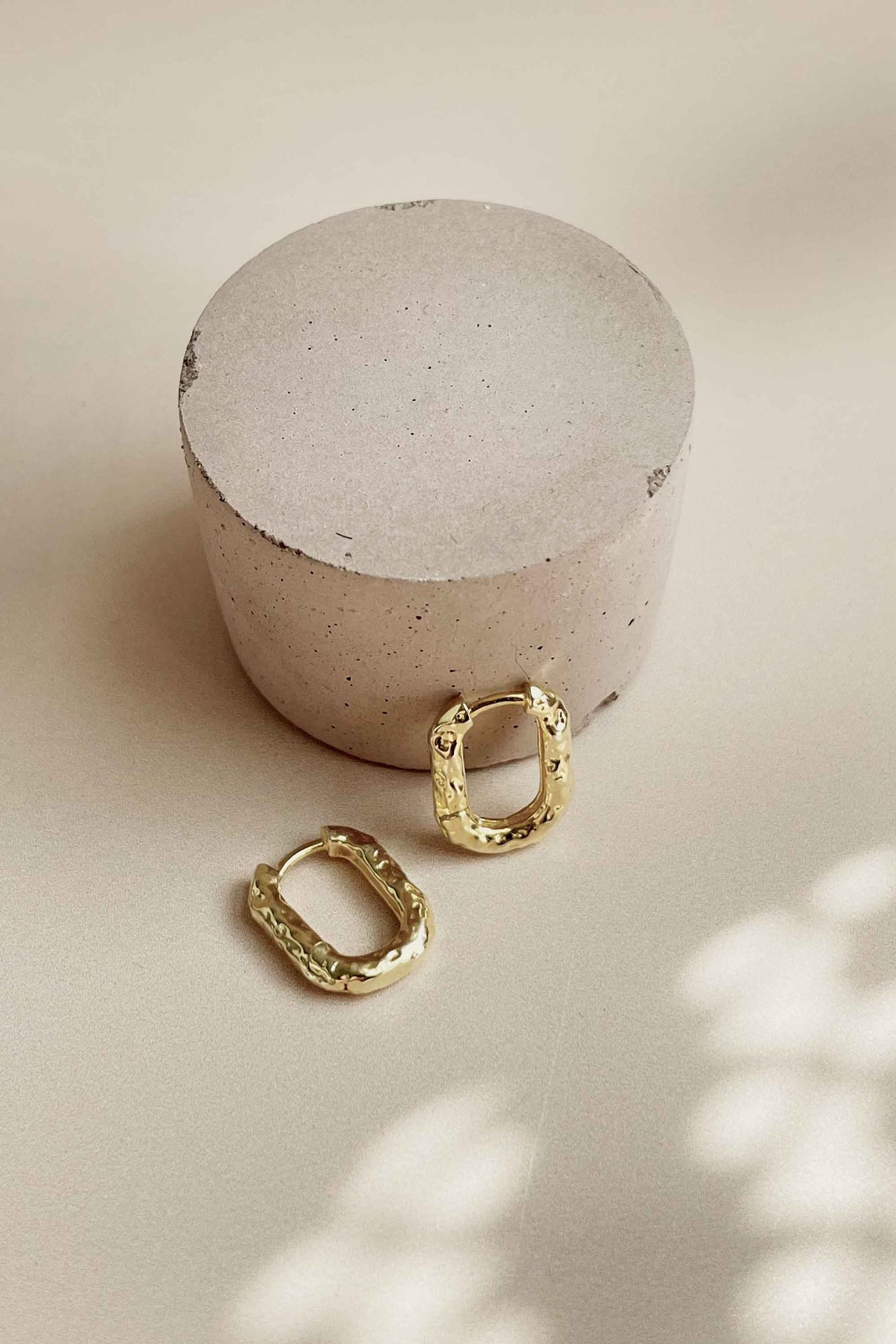 BORA TEXTURED OVAL HOOPS
