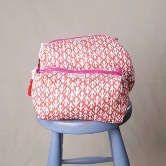 Twizzell Quilted Wash Bag ~ Red